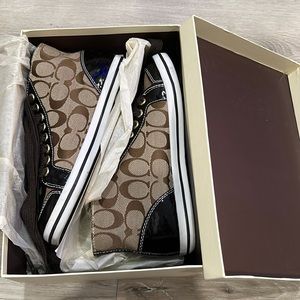 Coach shoes size 6B. Bought it year ago but hardly wear still 90% new.